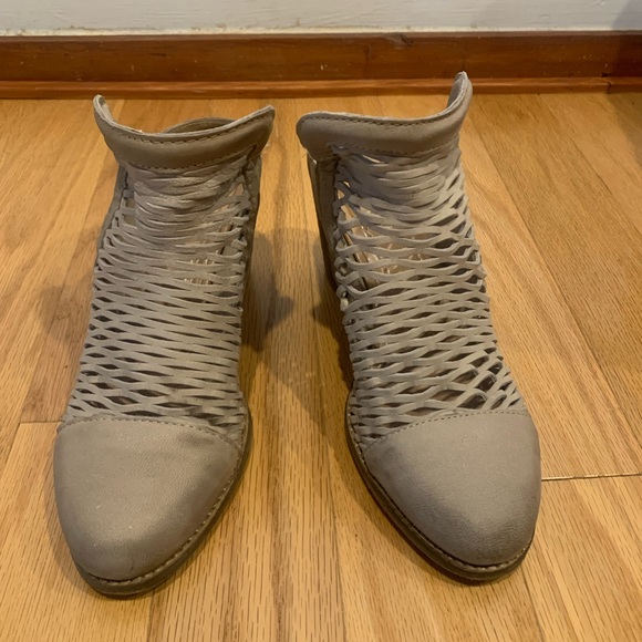 Dina True perforated mules. Mushroom color. Barely worn. Size 7 - Picture 3 of 3